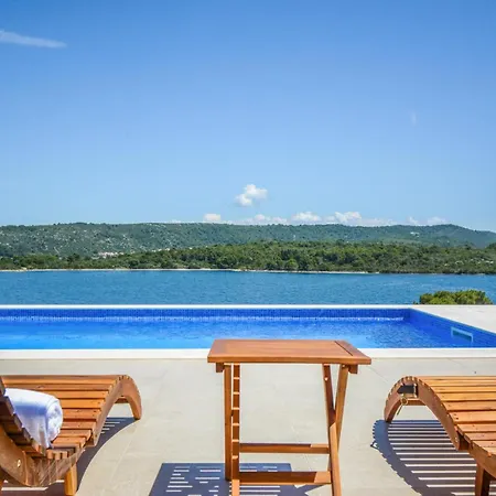 Holiday home Gorgeous In With Wifi Veli Rat